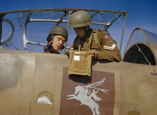 paratroop-training-in-netheravon-britain-october-1942-tr171a-53f228-640