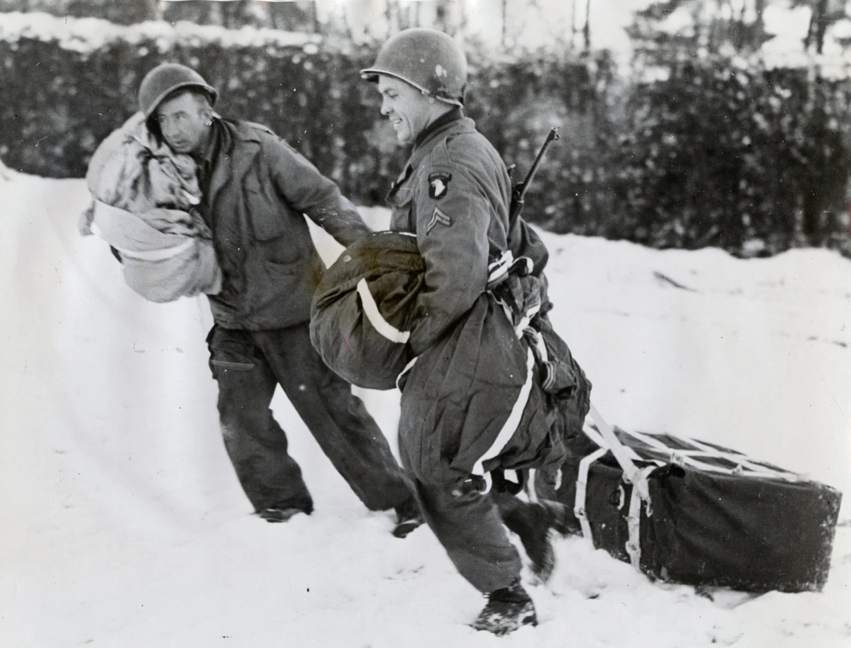 us_soldiers_retrieving_parachutes_from_the_ground_in_the_drop_zone_1280_1280_fit_90